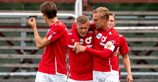 评价褒贬不 评价褒贬不