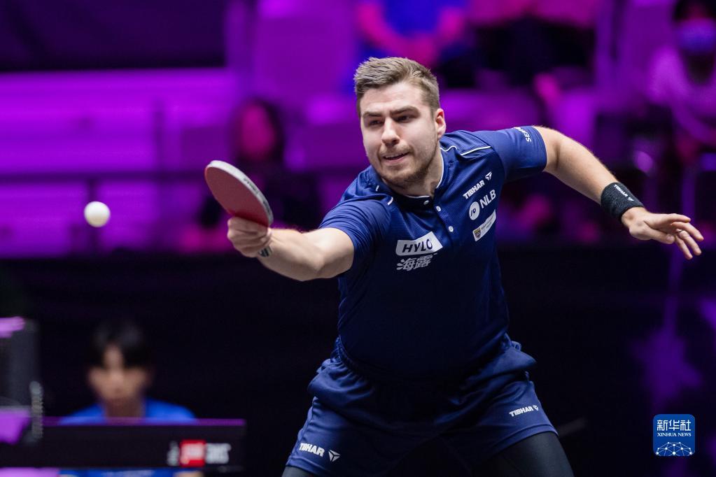 出强劲的竞 出强劲的竞