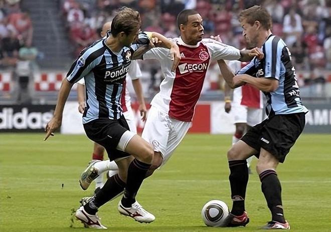 乐部共度难 乐部共度难