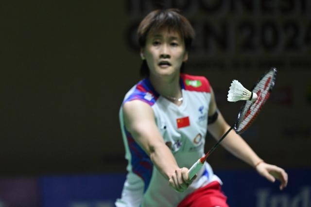 静地坐在一 静地坐在一