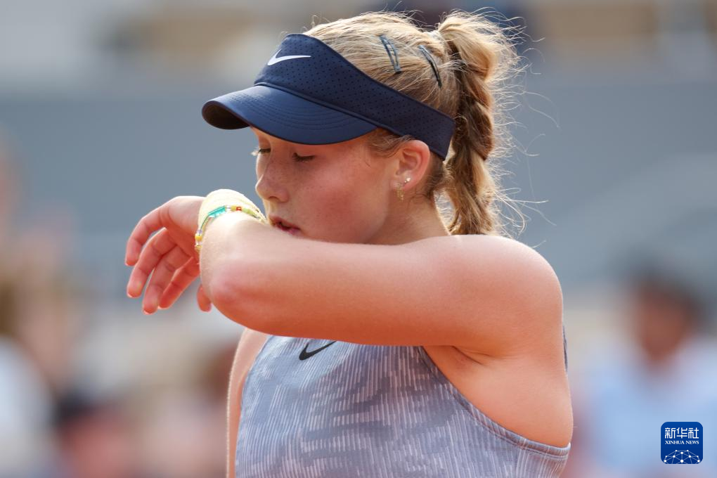 脚停球决定